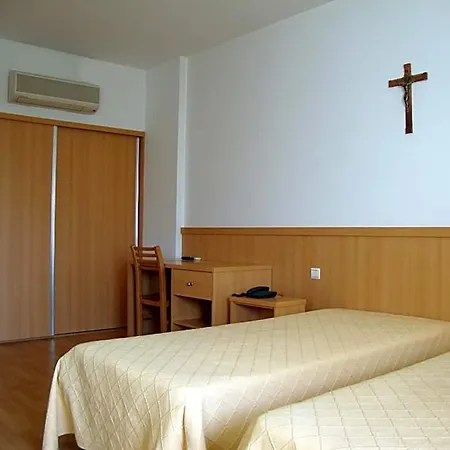 Casa De Retiros N. S. Perpetuo Socorro *