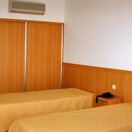 Casa De Retiros N. S. Perpetuo Socorro *