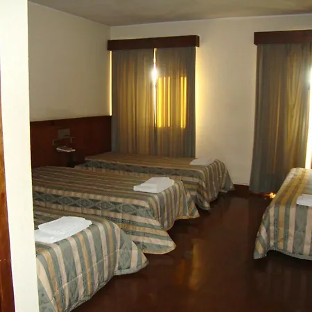 Casa De Retiros N. S. Perpetuo Socorro * Guimarães