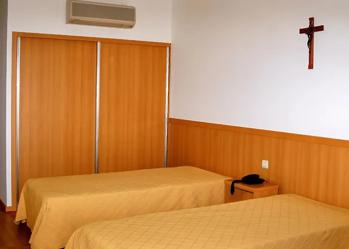 Casa De Retiros N. S. Perpetuo Socorro *