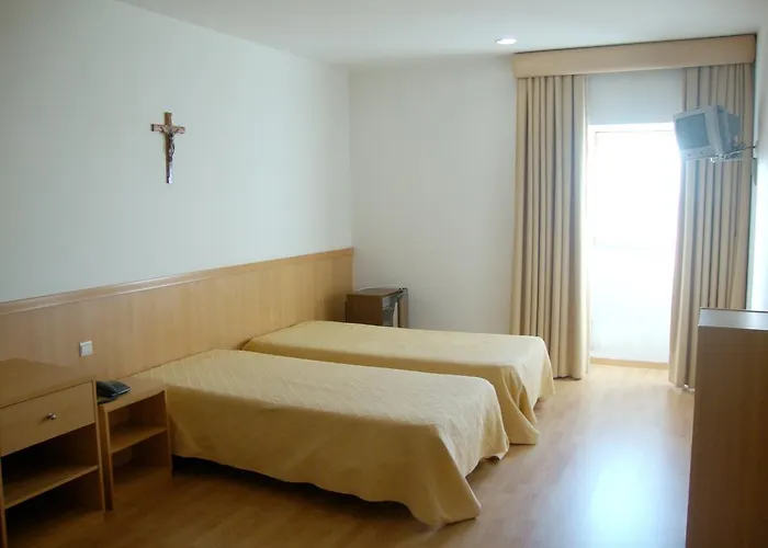 ホテル Casa De Retiros N. S. Perpetuo Socorro ギマランイス